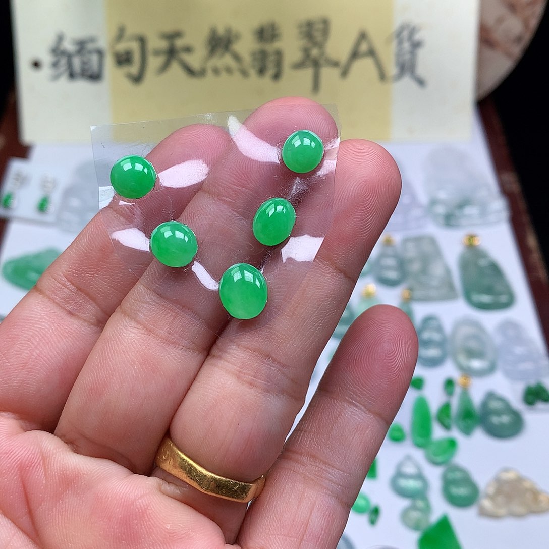 翡翠散珠缅甸天然A货翡翠阳绿蛋面