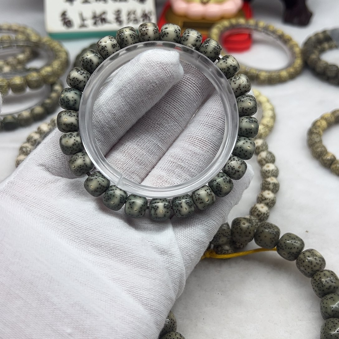 手串星月菩提98绿白一线天  118