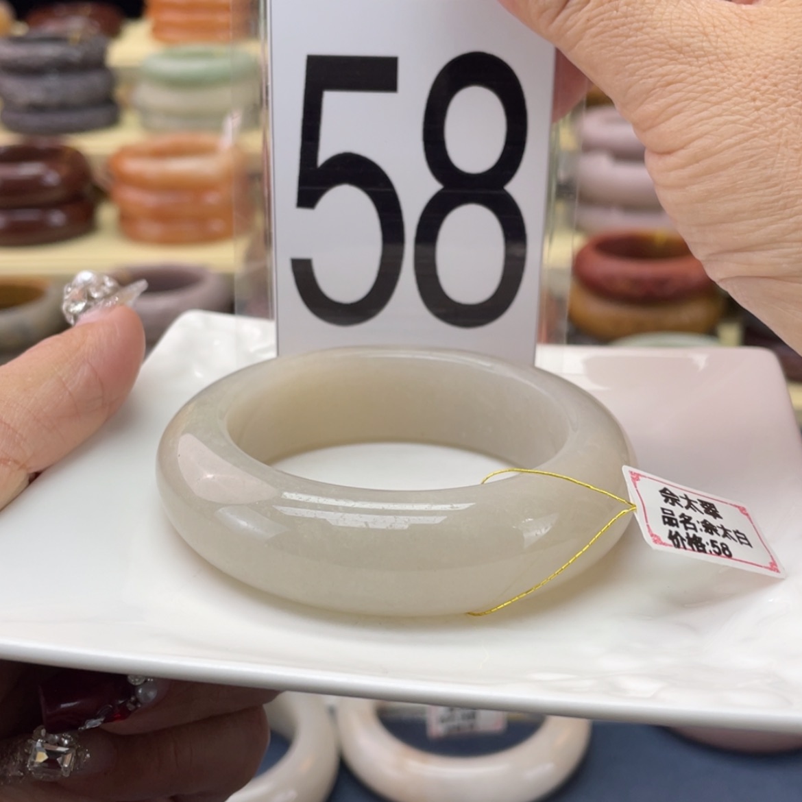 【闪购商品】石英质玉手镯未镶嵌