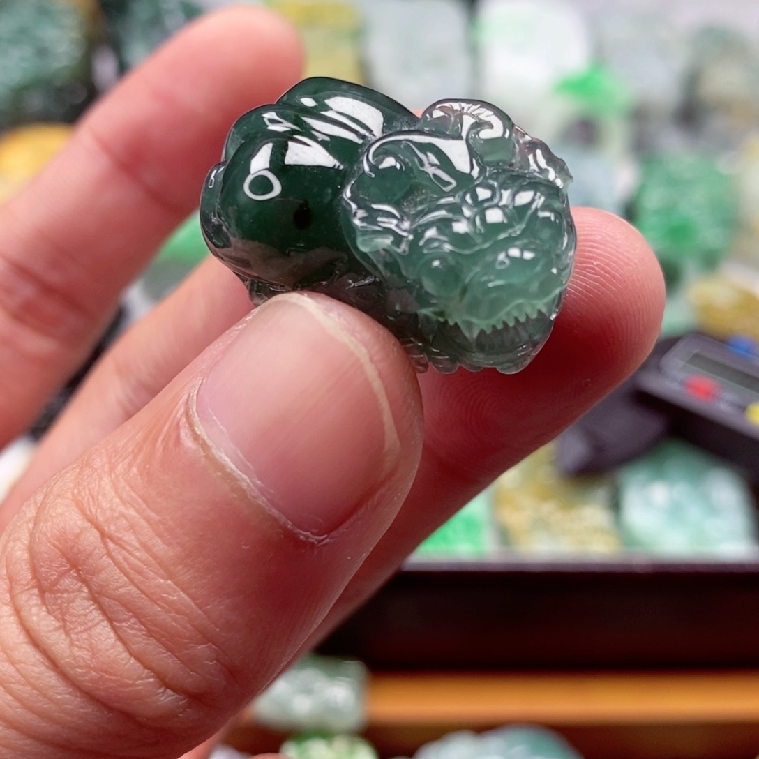 翡翠颈饰未镶嵌翡翠