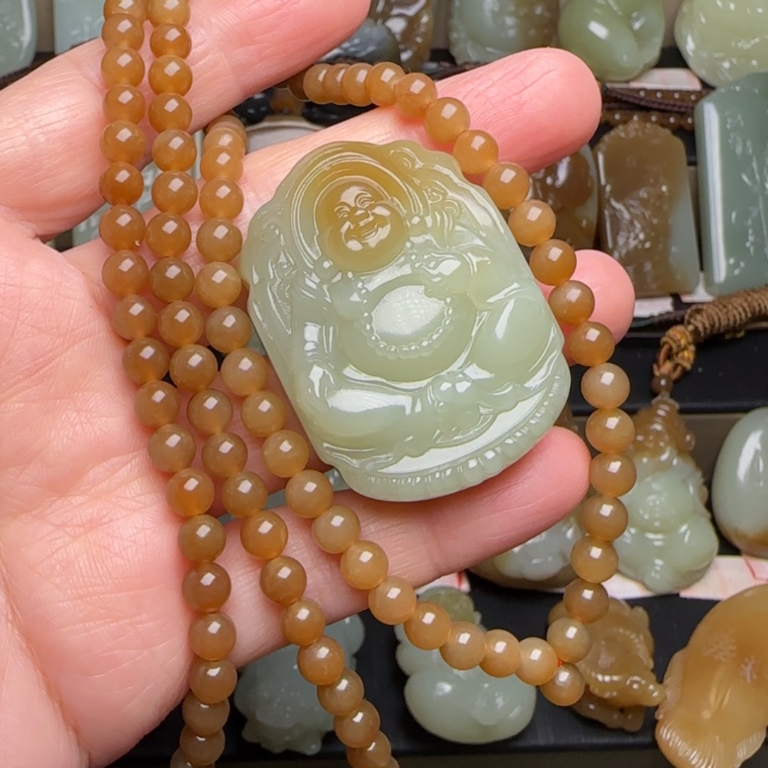 睿***航和田玉未镶嵌颈饰