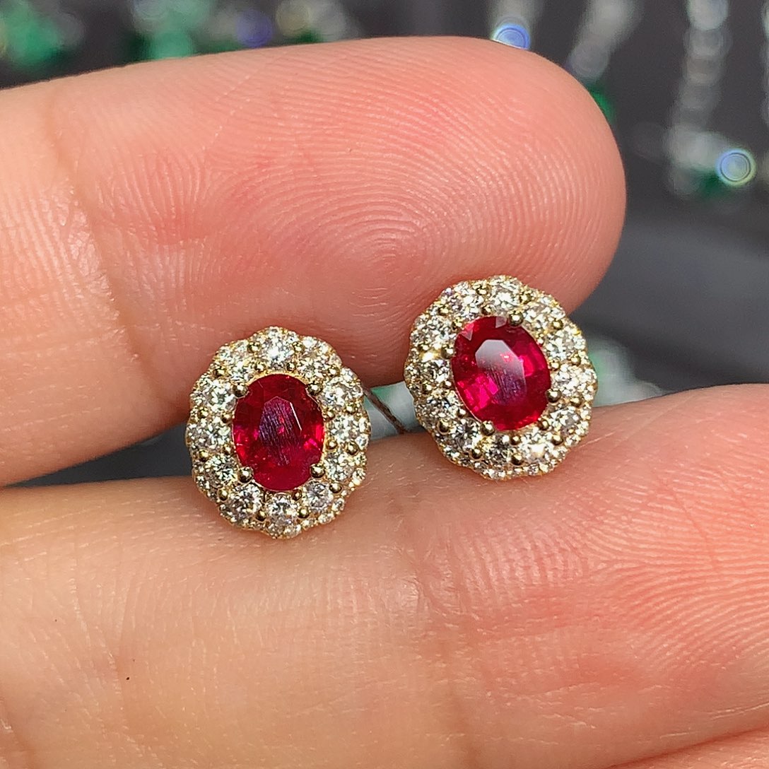 红宝石耳钉18K金镶嵌
