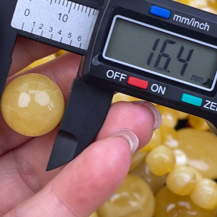 蜜蜡未镶嵌裸石微瑕322