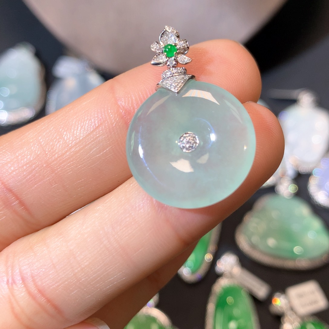 翡翠颈饰18K金镶嵌平安扣