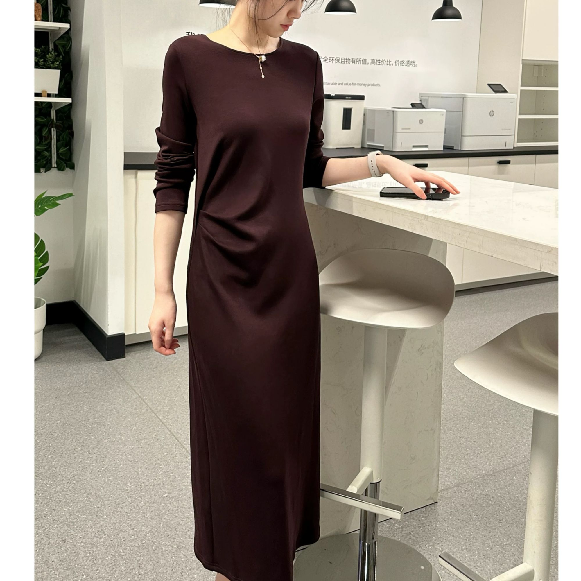 气质褶皱设计时尚拼接连衣裙2025新款减龄收腰显瘦纯色针织裙