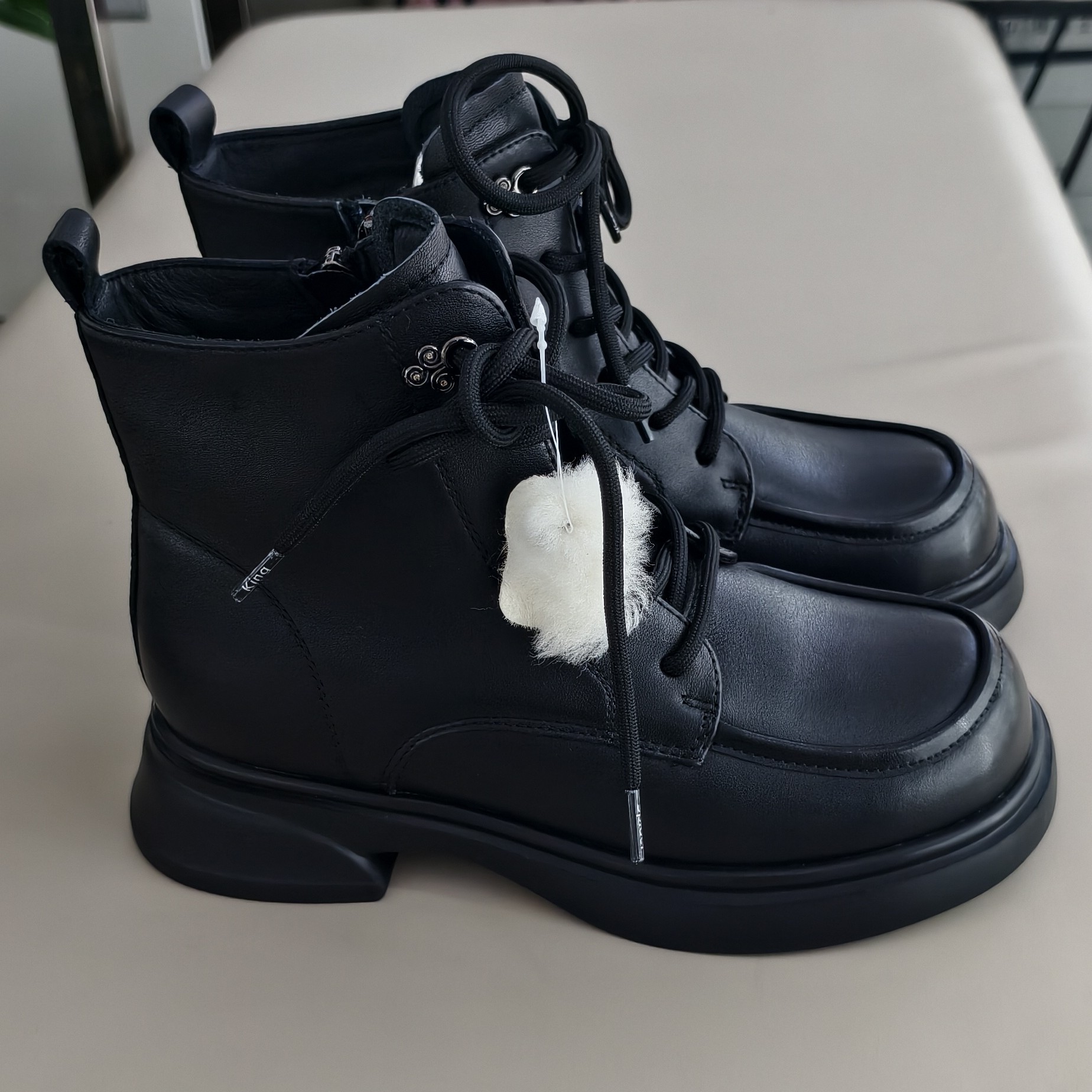 真皮马丁靴女秋冬新款加绒软底显瘦百搭短筒通勤女鞋