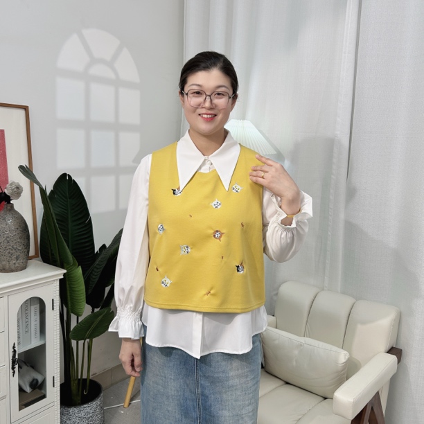 宏姐家宽松型少女风两件套气质绣花女装休闲上衣+马甲