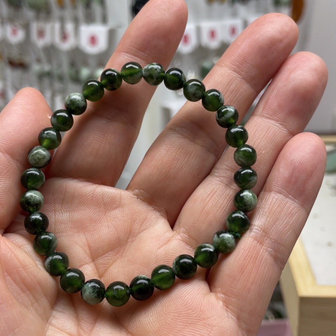 蛇纹石玉未镶嵌吊坠