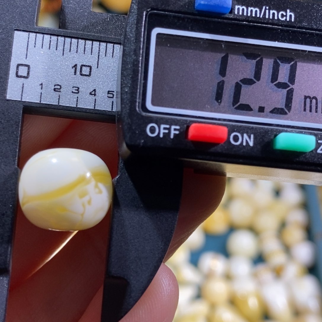 蜜蜡裸石未镶嵌配饰