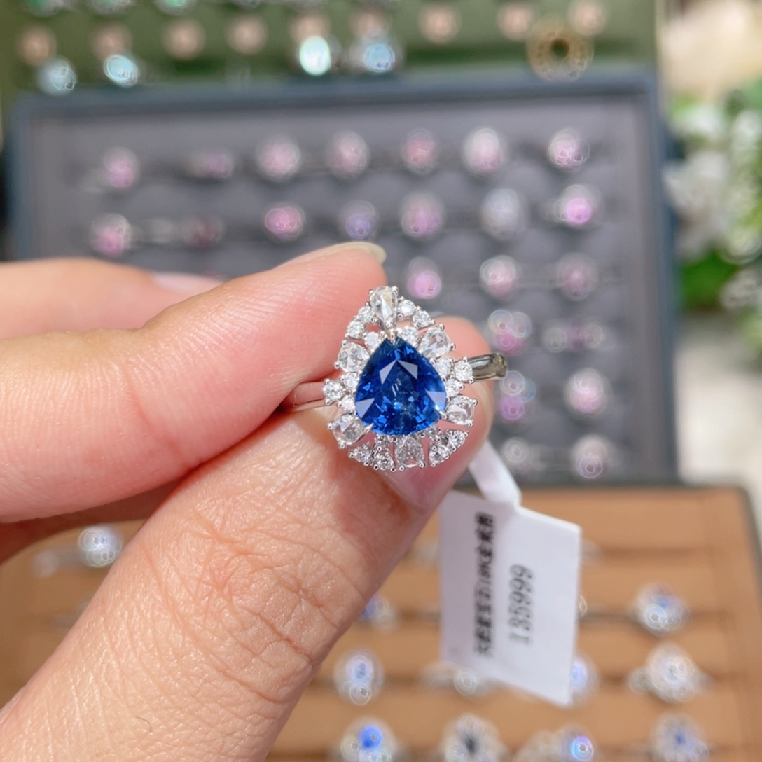 蓝宝石戒指18K金镶嵌1.68ct 