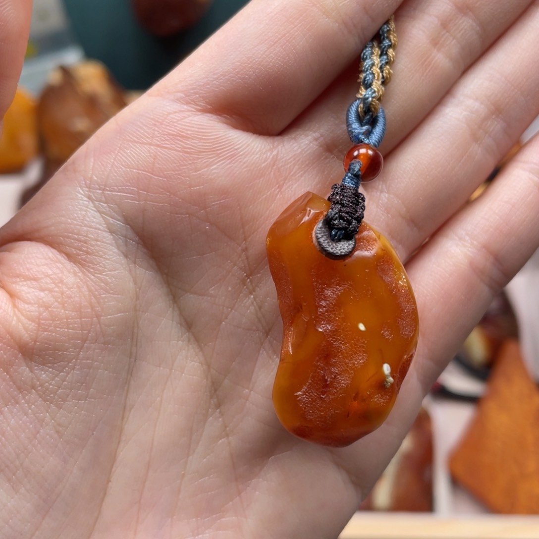 未镶嵌琥珀珠宝奇石