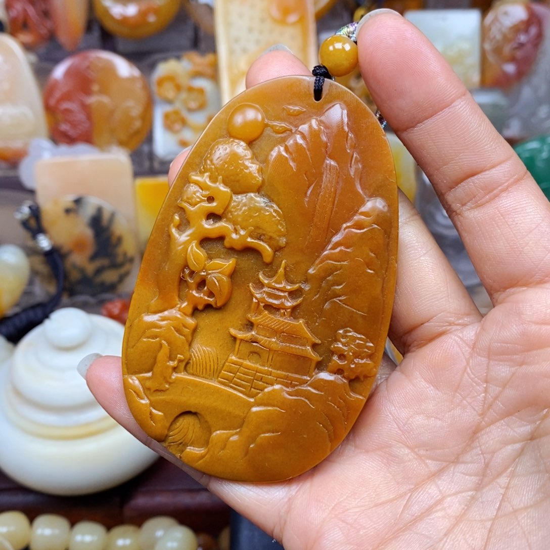 石英质玉（黄龙玉）颈饰未镶嵌