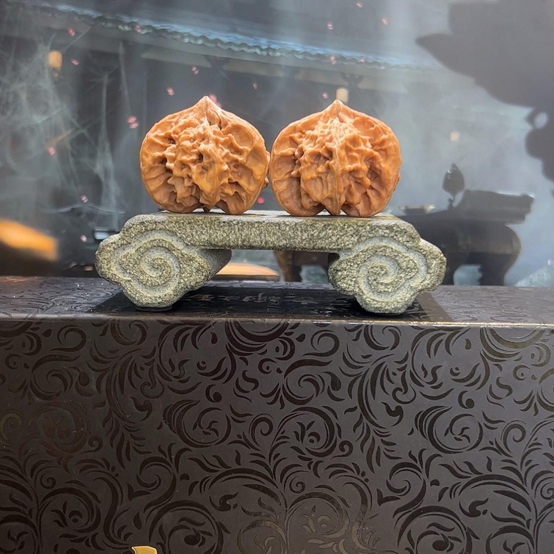 桃核把件盘山三棱022107