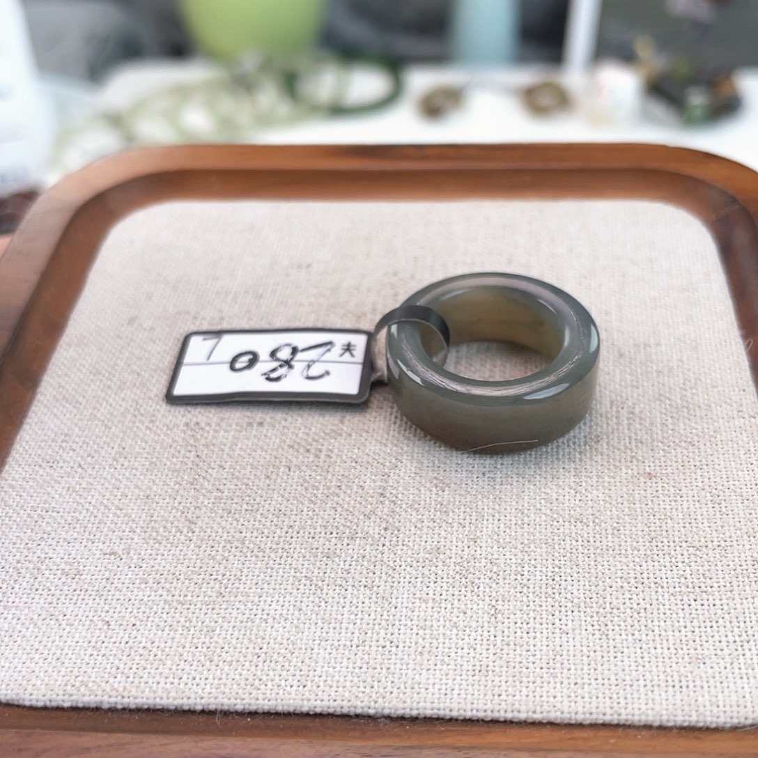 和田玉未镶嵌戒指U109烟灰圆切16.2不退换