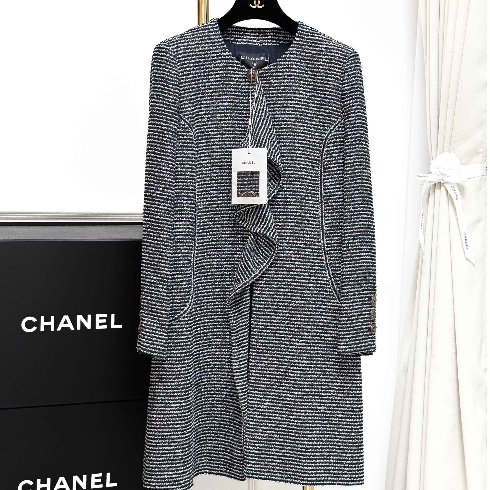 99新 Chanel/香奈儿 38码20C深蓝色细闪条纹荷叶边中长款外套