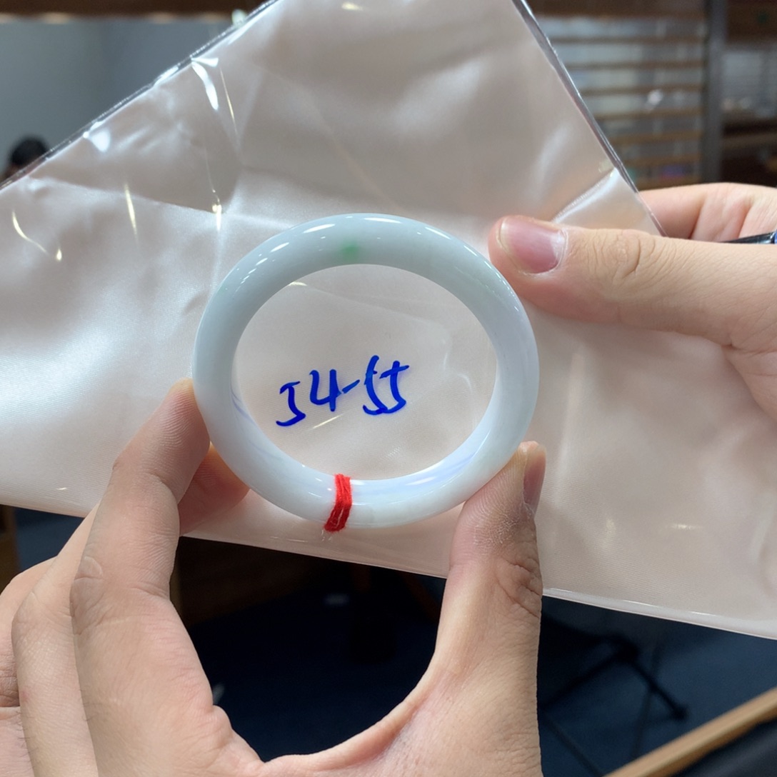 翡翠未镶嵌手镯翡翠