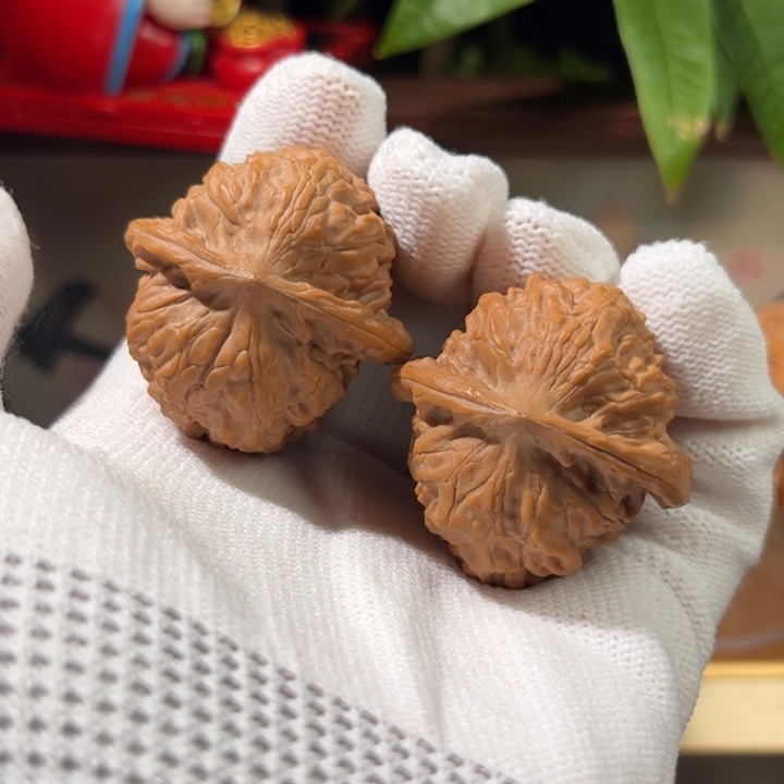 文玩核桃吊坠野狼