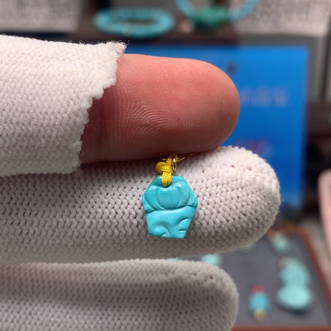 绿松石未镶嵌挂件