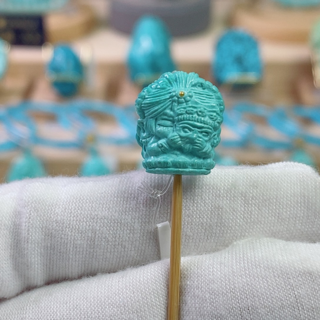 绿松石未镶嵌珠宝奇石