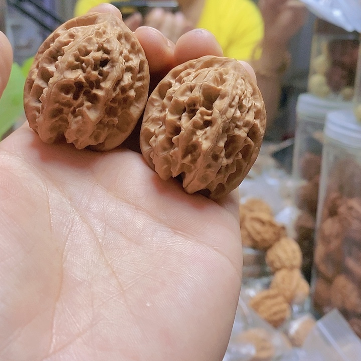 【闪购商品】文玩核桃把件36蜡皮磐石小众油