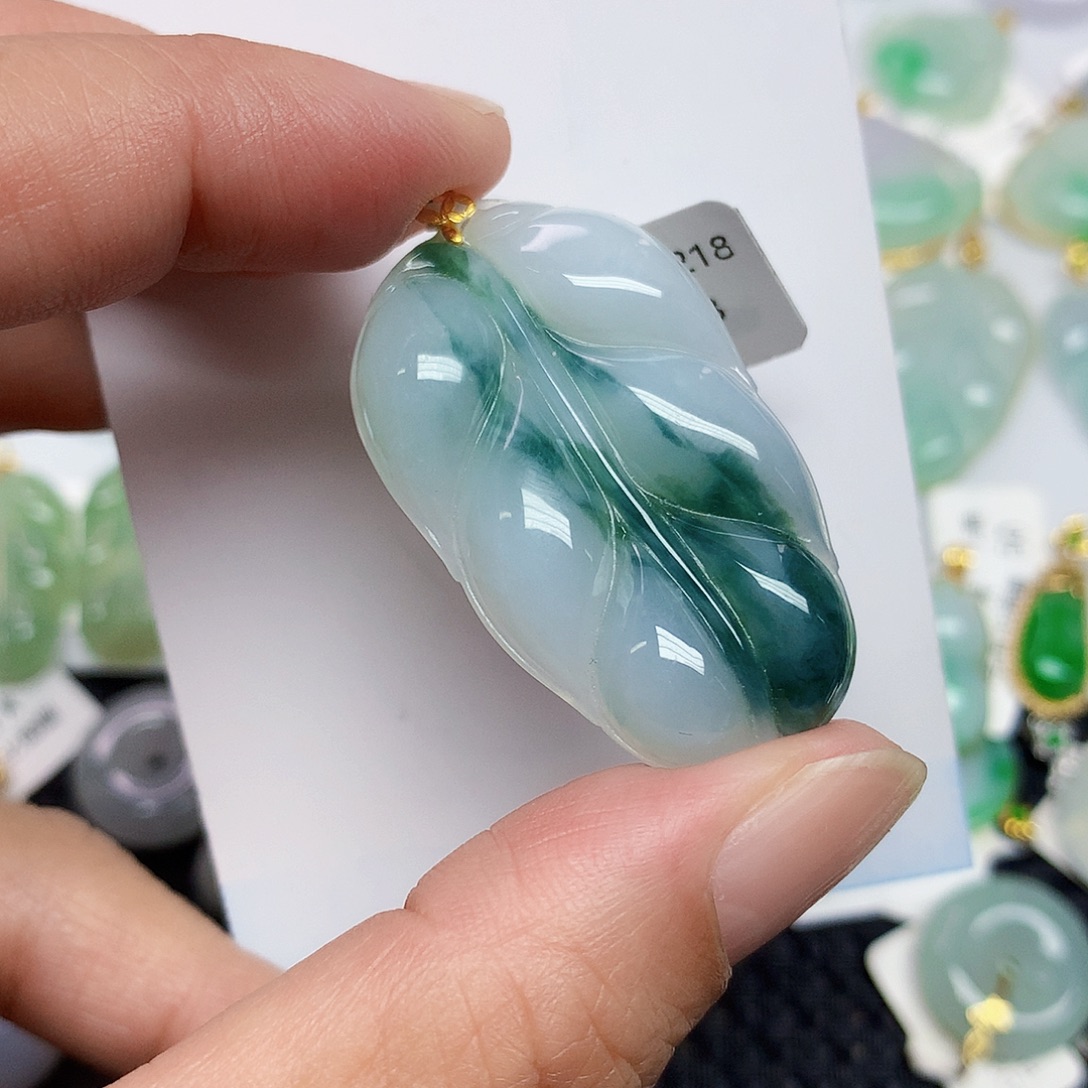 翡翠18K金镶嵌颈饰2456788