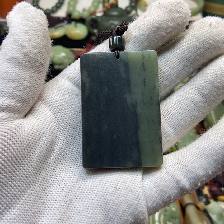 吊坠(赠链)未镶嵌岫岩老玉（透闪石质玉）蚊*