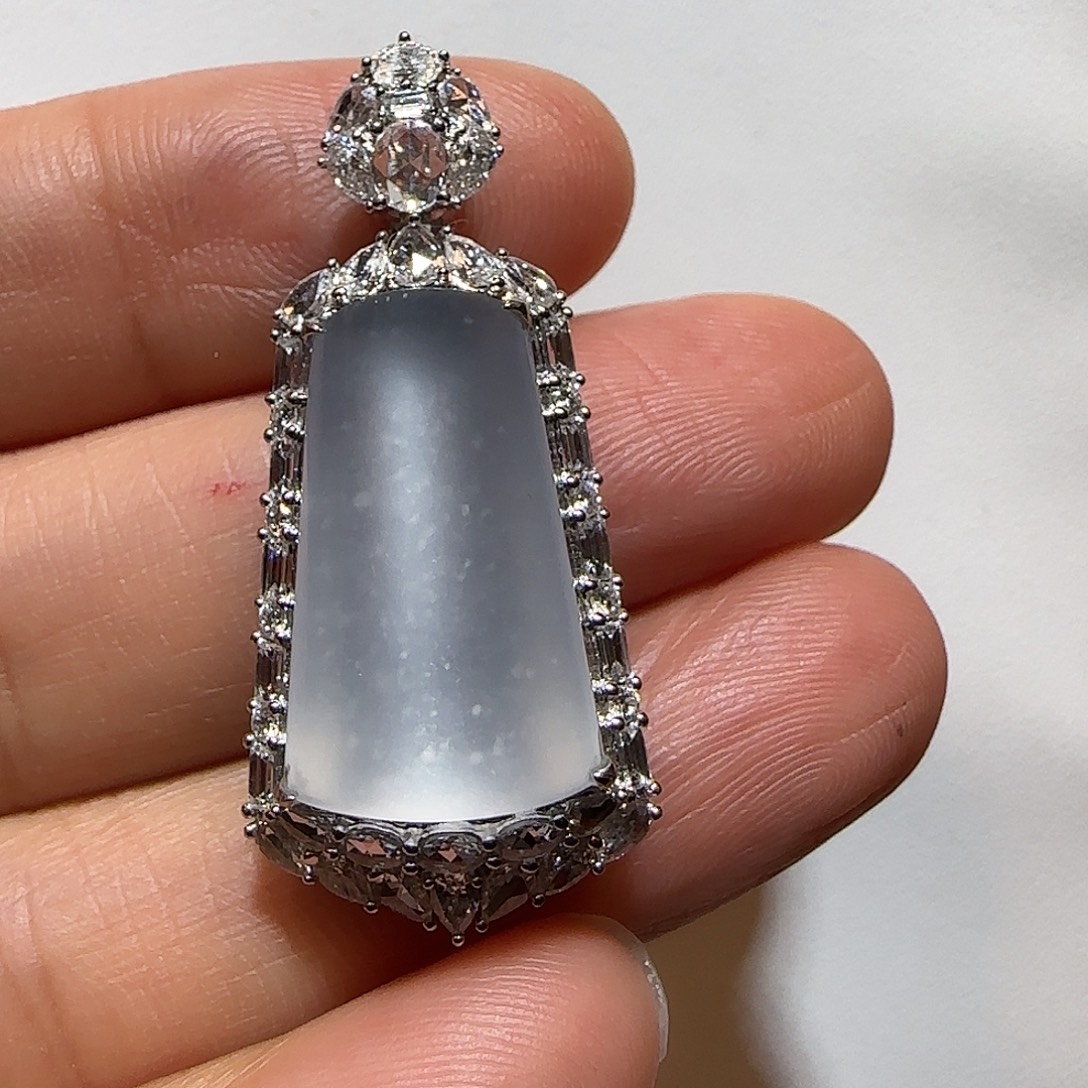 翡翠18K金镶嵌颈饰无事牌