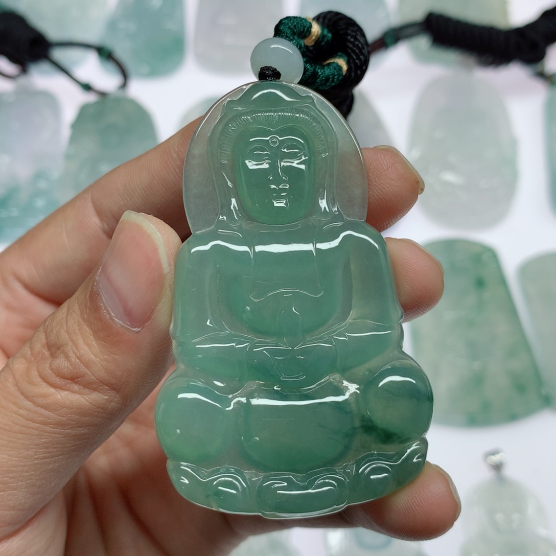 翡翠颈饰未镶嵌正装观音