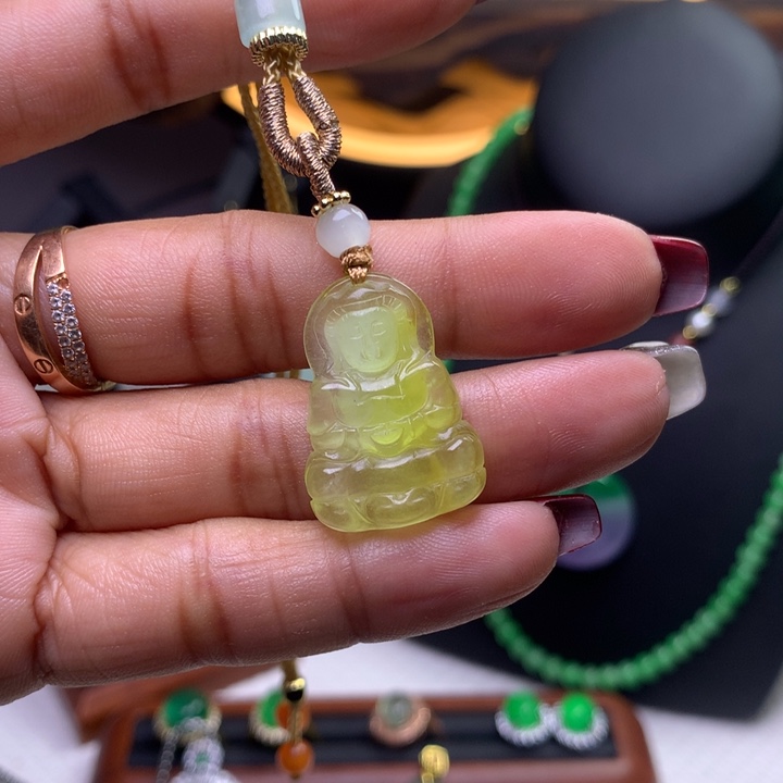 翡翠吊坠(赠链)未镶嵌