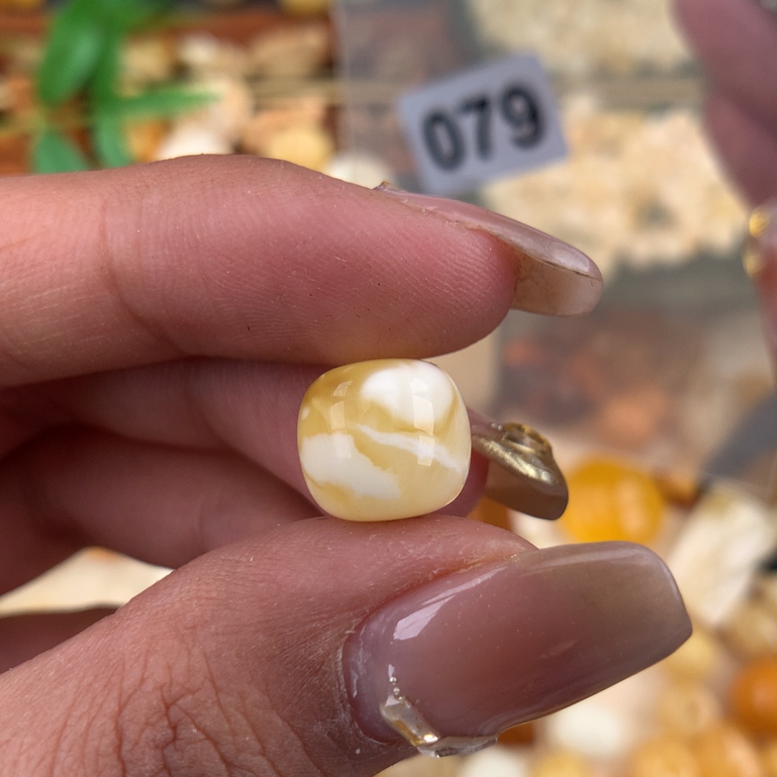 琥珀珠宝奇石未镶嵌11.1