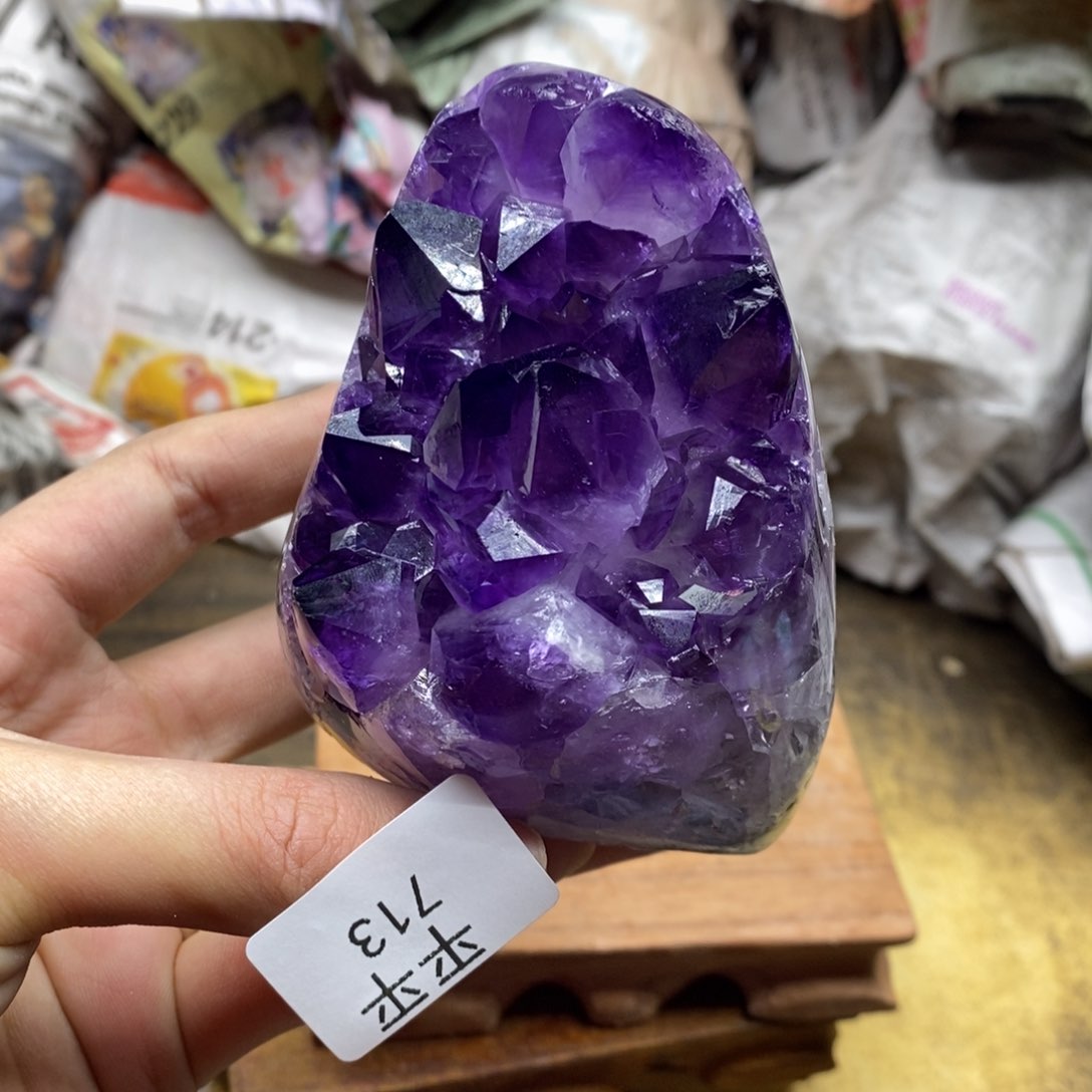 紫晶乌拉圭未镶嵌