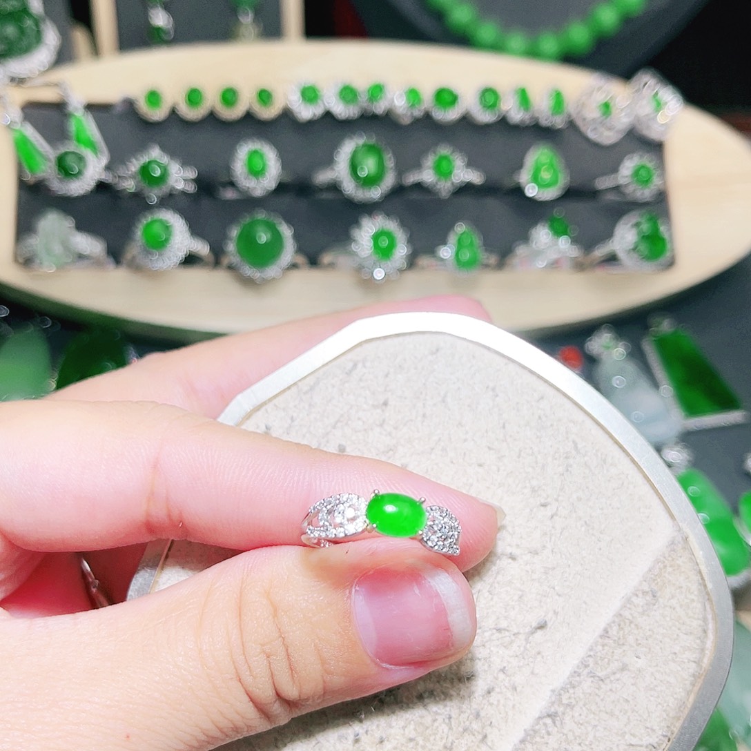 御***汇翡翠未镶嵌吊坠(不含链)裸石