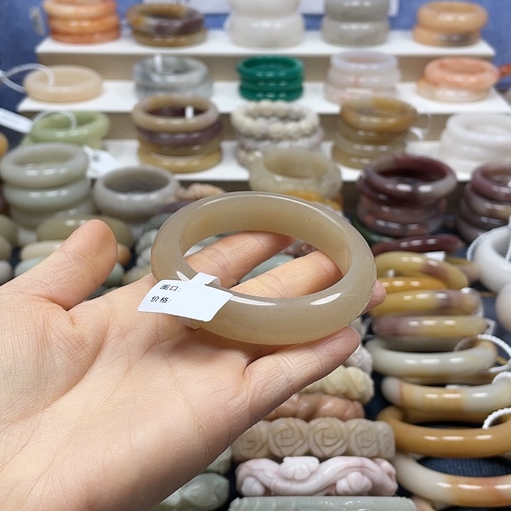 石英岩玉未镶嵌手镯