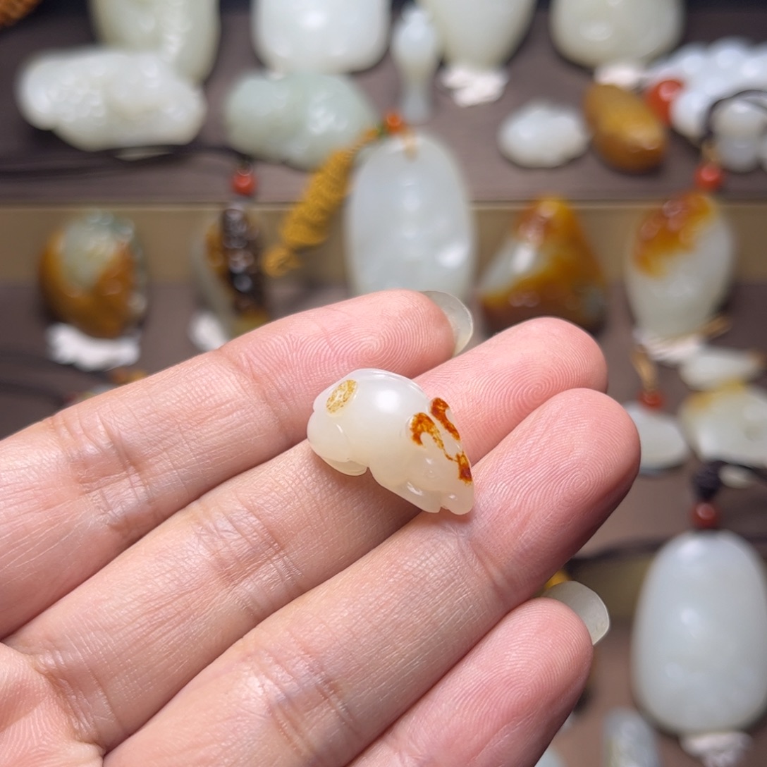 和田玉未镶嵌车挂