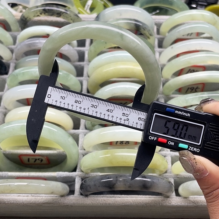蛇纹石玉未镶嵌手镯198