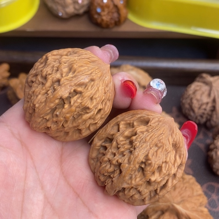 文玩核桃吊坠虎头