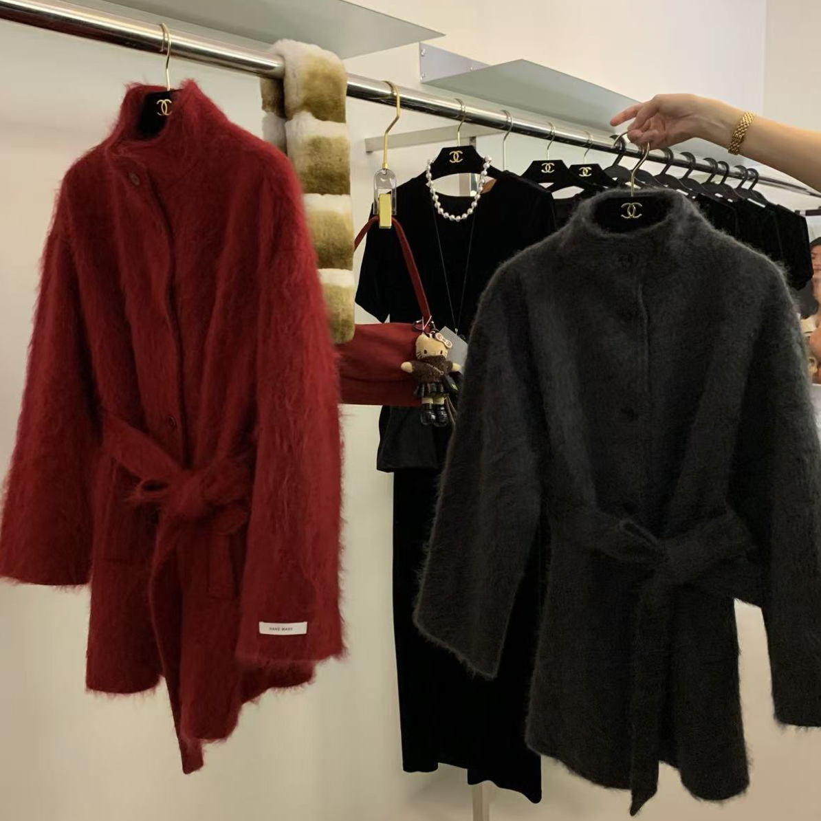 “年款的灰色来了”气质百搭收腰立领毛毛外套～