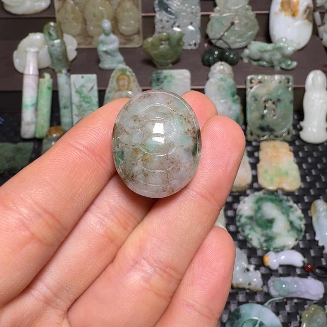 翡翠颈饰未镶嵌翡翠颈饰未镶嵌..