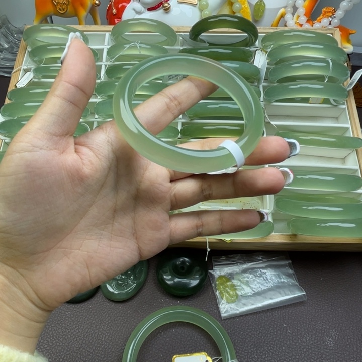 天***涯岫玉未镶嵌手镯岫玉手镯
