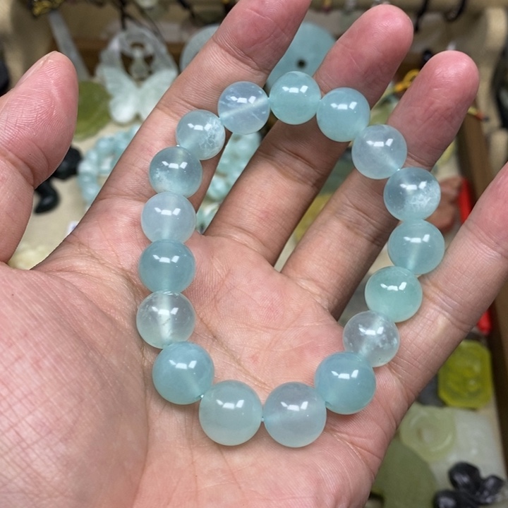 胖***。蛇纹石玉未镶嵌颈饰