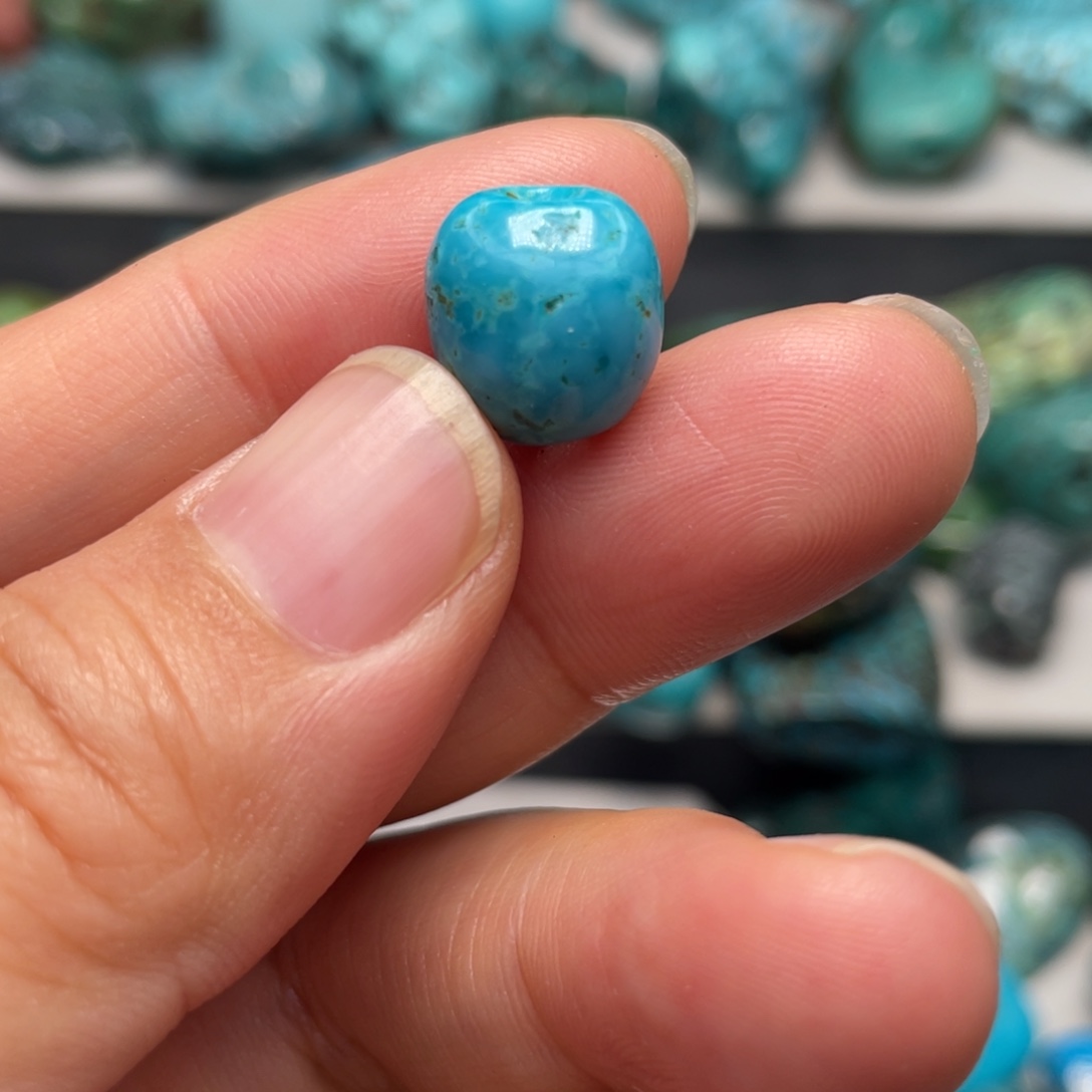 馒***头绿松石未镶嵌颈饰