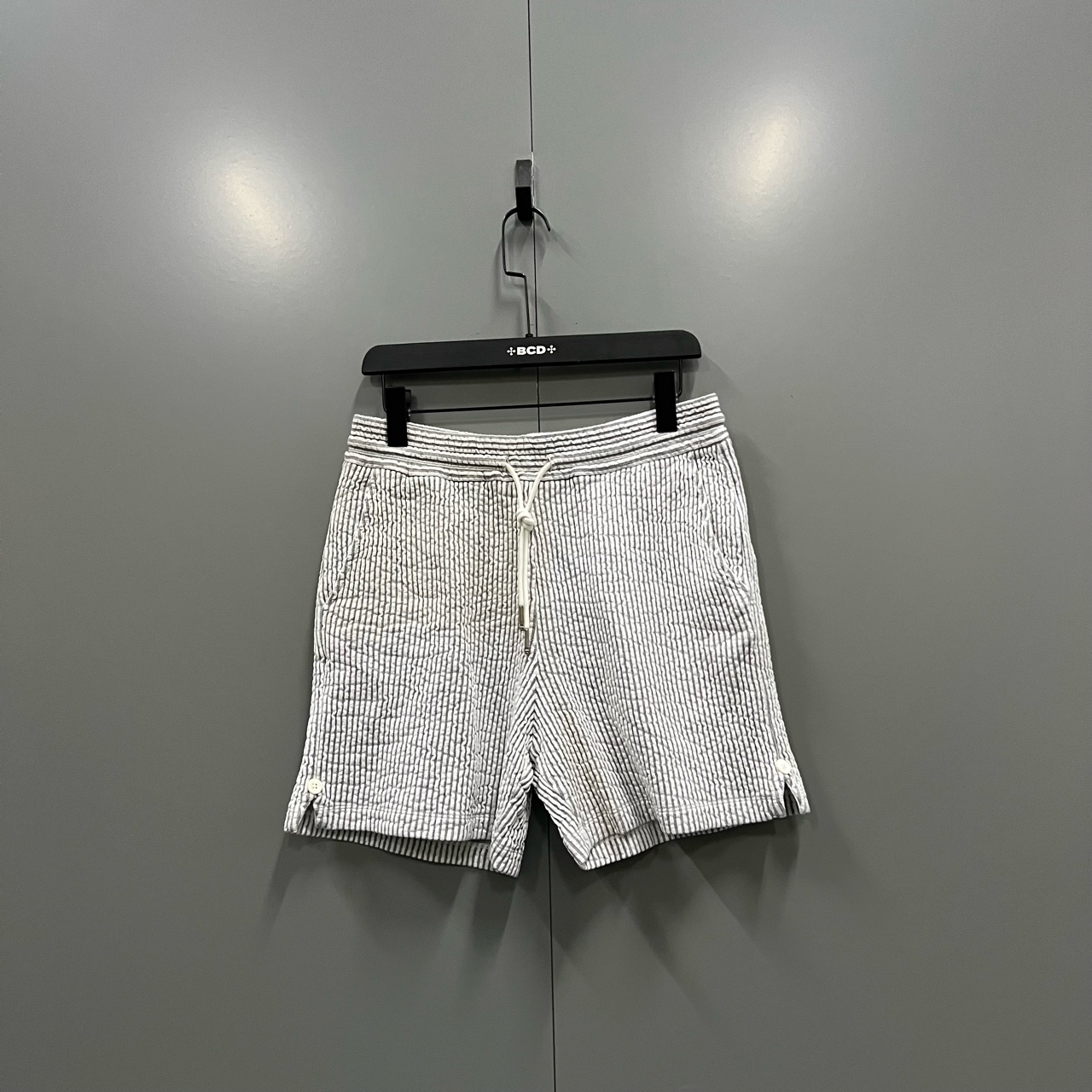 99新 THOMBROWNE （cc）泡泡纱条纹短裤 1码/bc008003