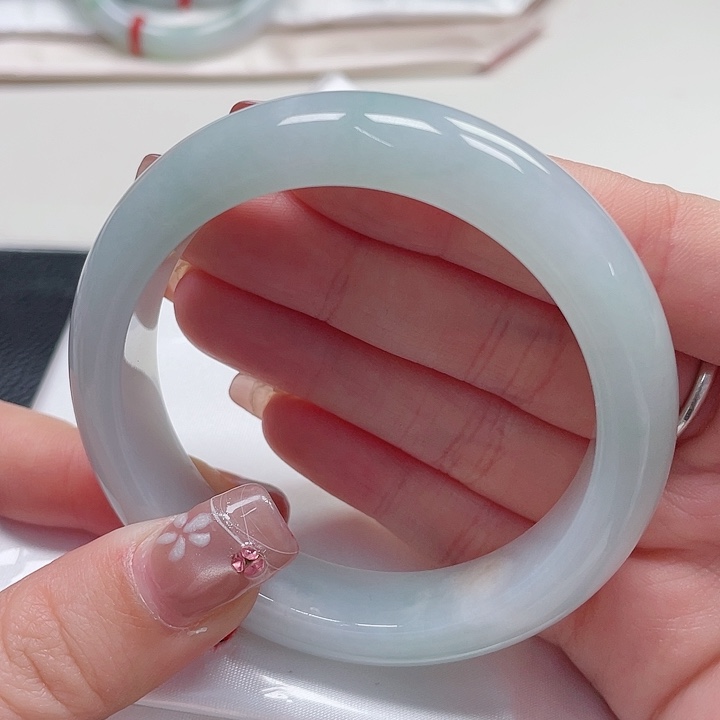 翡翠手镯未镶嵌缅甸