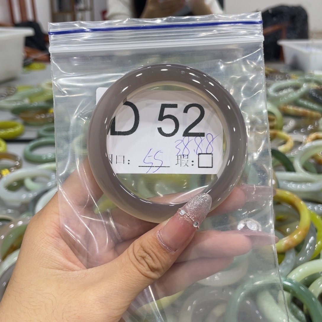 未镶嵌蛇纹石玉颈饰小***了