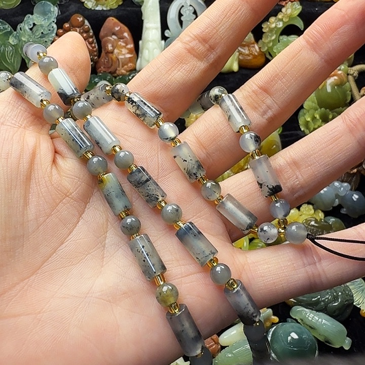 提***贝蛇纹石玉未镶嵌颈饰