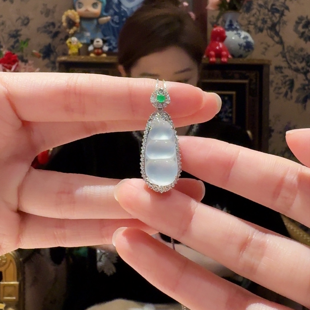 翡翠吊坠(赠链)18K金镶嵌吊坠