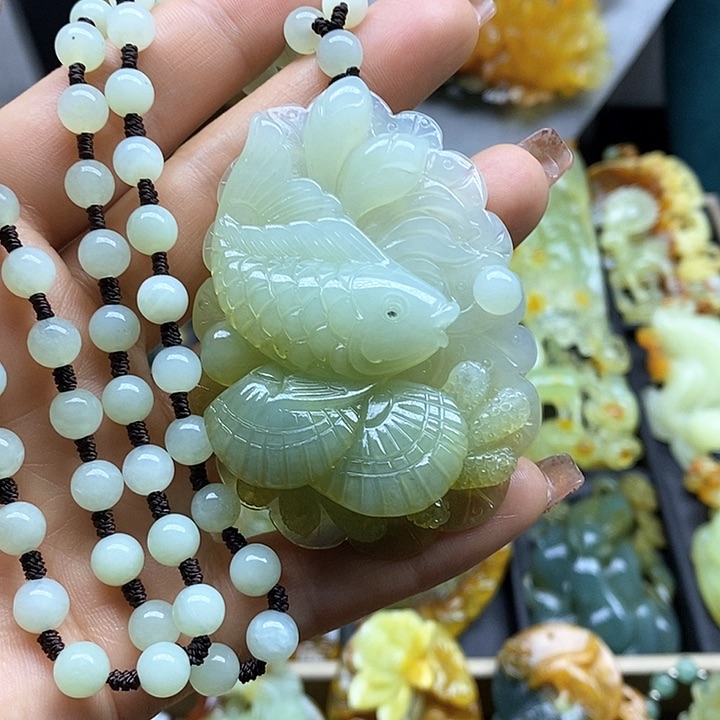 蛇纹石玉挂件未镶嵌