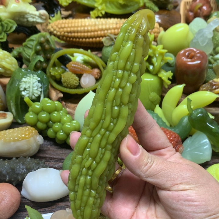 蛇纹石玉未镶嵌摆件
