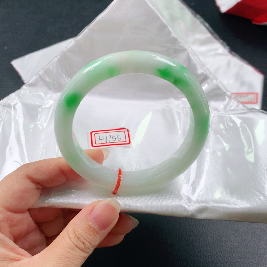 翡翠手镯未镶嵌03。
