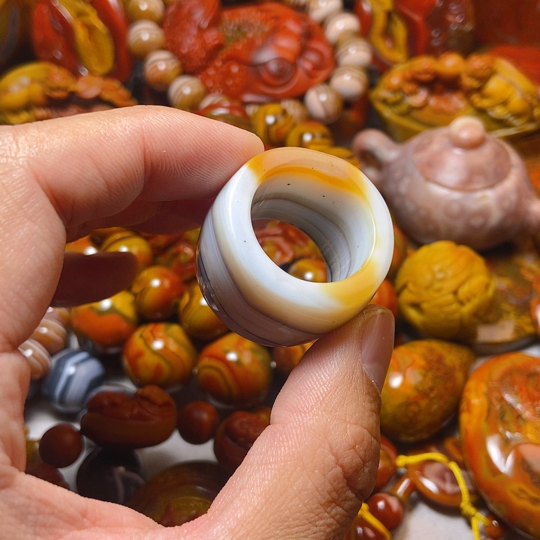 未镶嵌其他玛瑙/玉髓三*